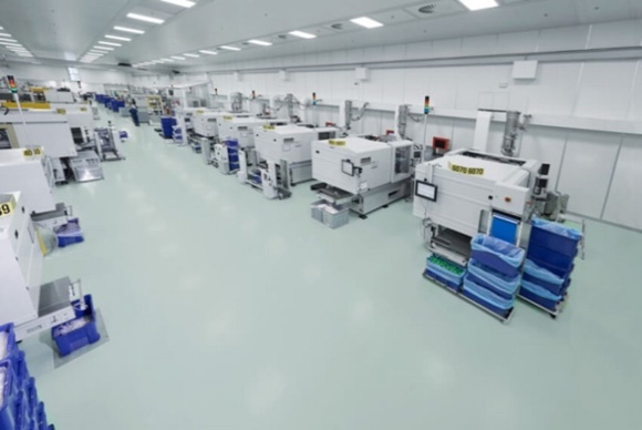 Injection molding clean room construction